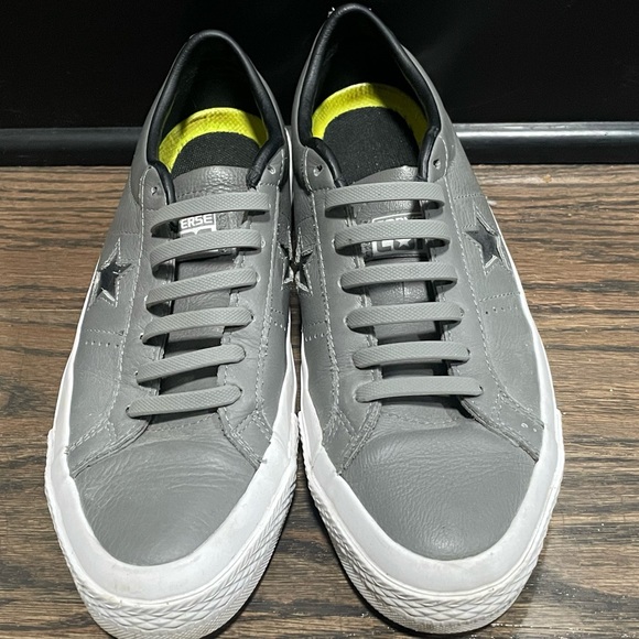 Converse mens size 8 - Picture 2 of 4